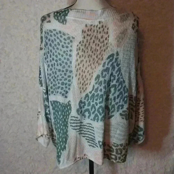 POL Top Women Pullover Lightweight Sweater Cheetah Top Cropped 3/4 Shirt Size L - Picture 2 of 6
